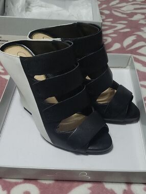 REAR Jessica Simpson Black and White Strappy Wedge Heels" LIKE NEW"